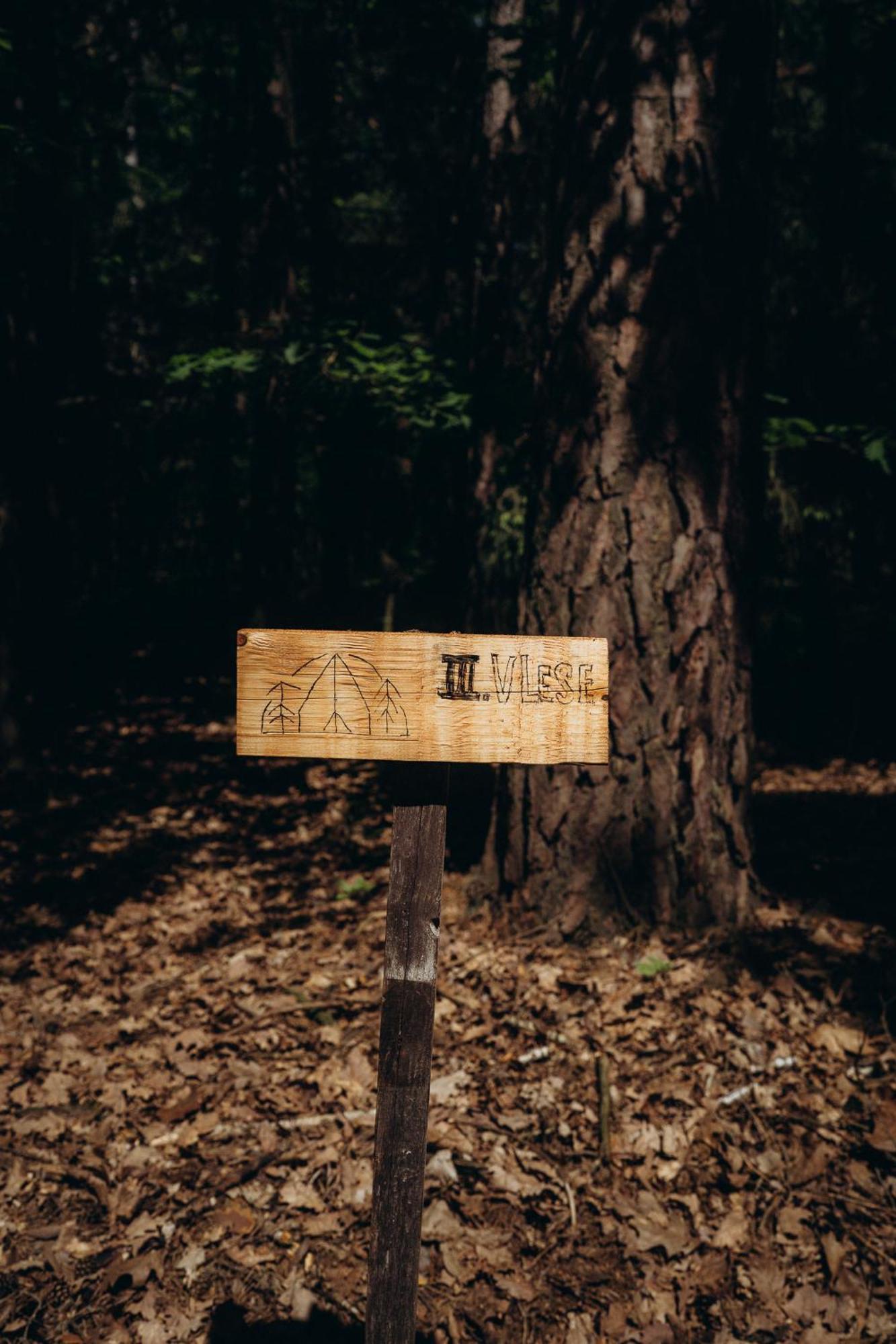 Glamping U Lesa 豪华帐篷 科内日诺河畔里赫诺夫